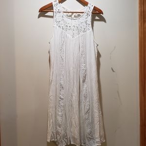 White Boho Old Navy dress with crochet detail